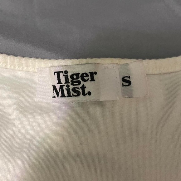 Tiger Mist white lettuce hem t-shirt with bow tie - Picture 3 of 4